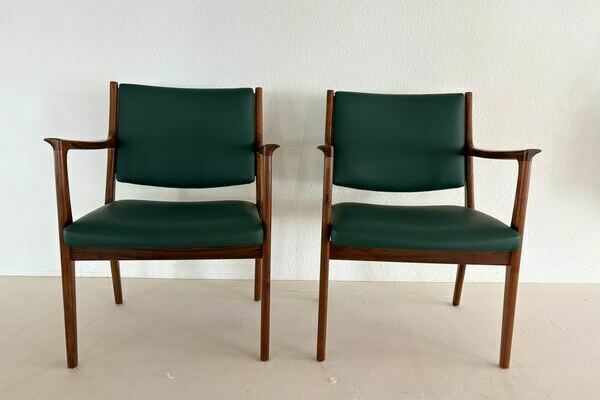 daenische-designerstuehle-gepo lstert-gundelfingen-echtleder- restaurierung