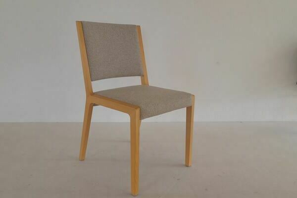 K�chenstuhl mit Wollfilz bezogen